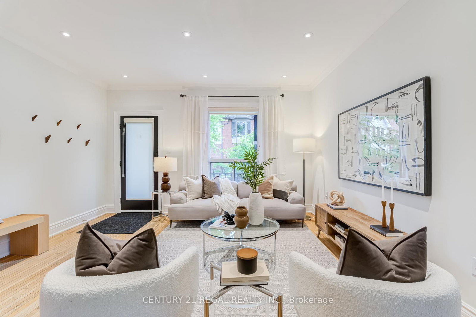 213 Boulton Avenue • Toronto, ON photo 9