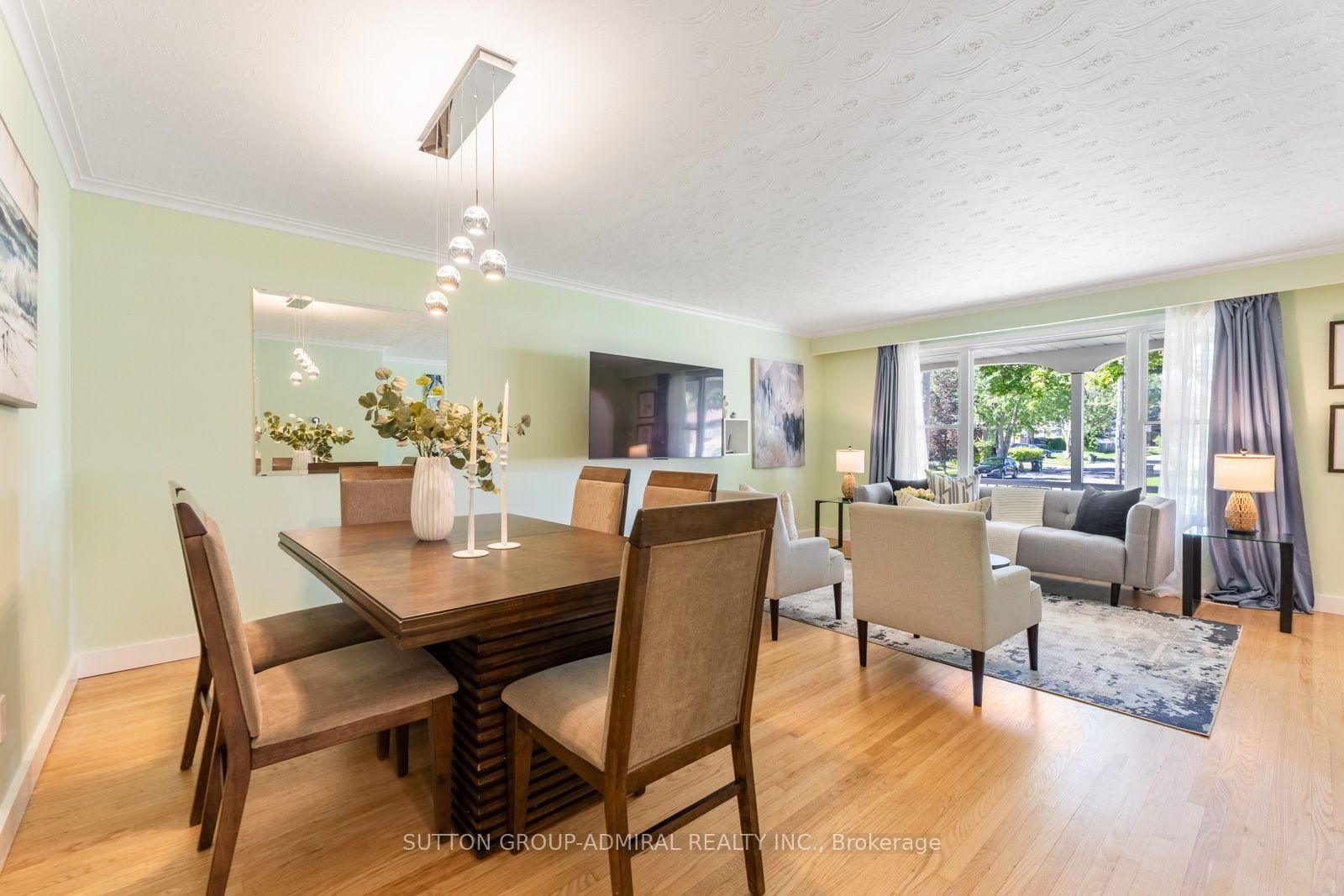 25 Rowallan Drive • Toronto, ON photo 14