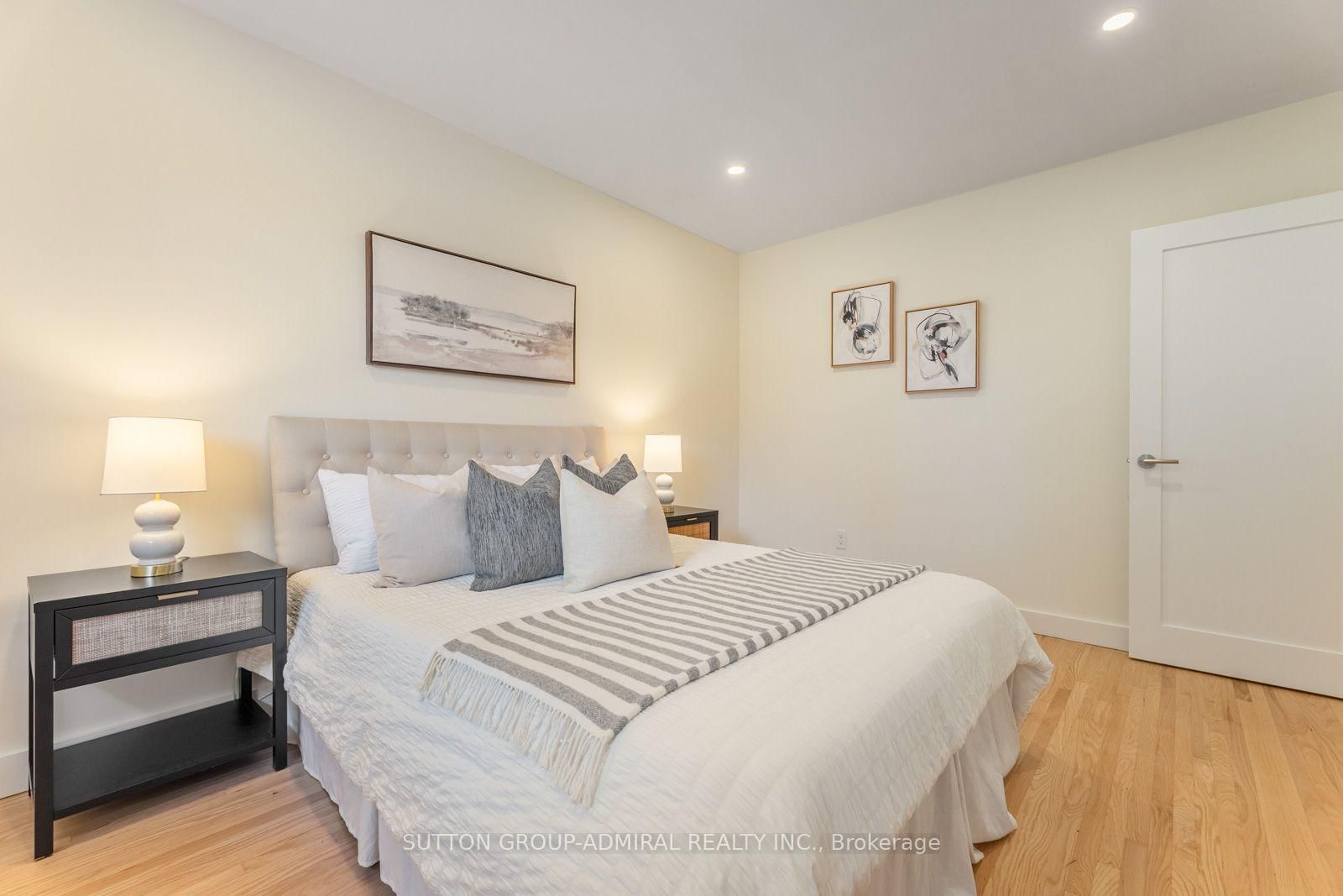 25 Rowallan Drive • Toronto, ON photo 17