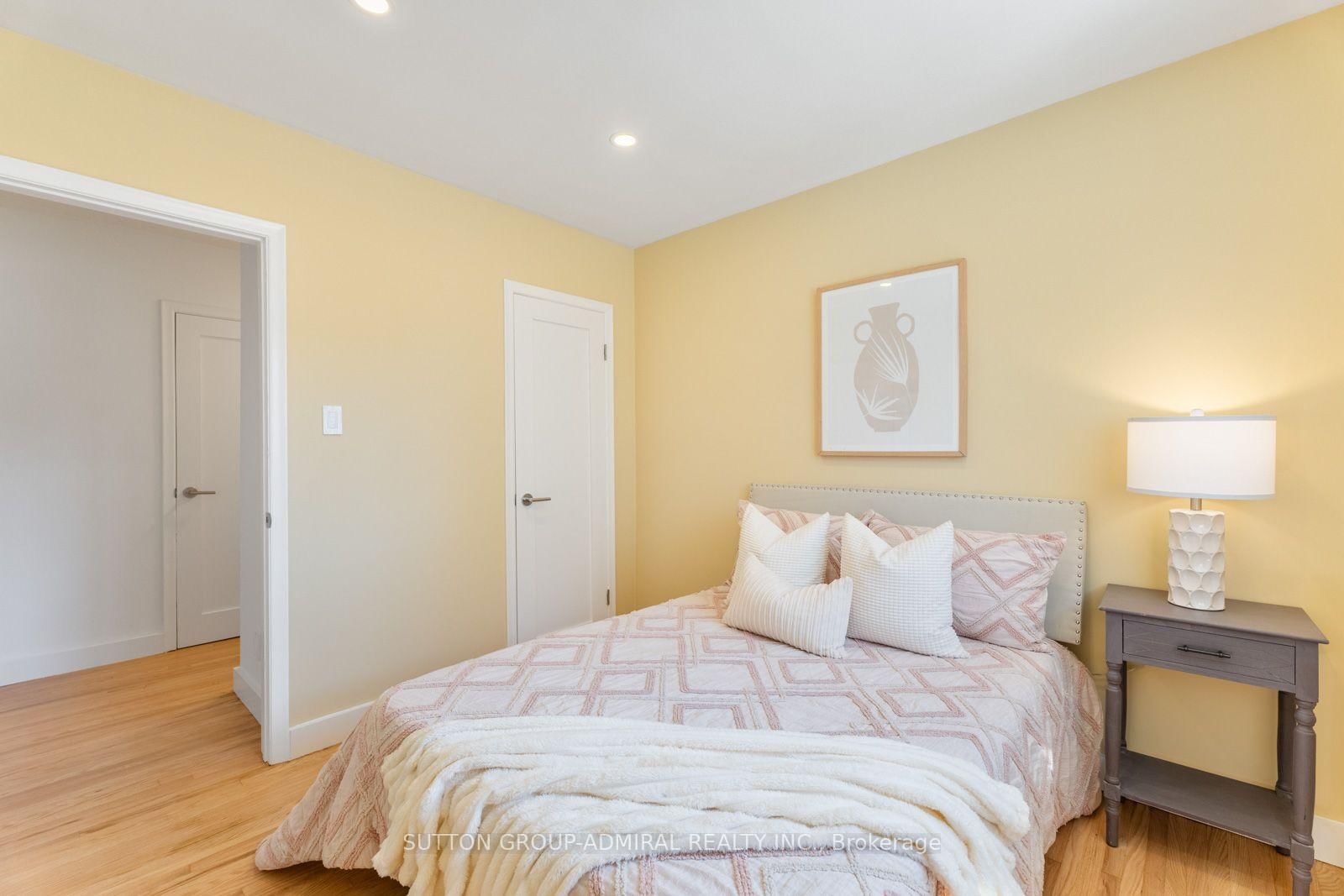 25 Rowallan Drive • Toronto, ON photo 22