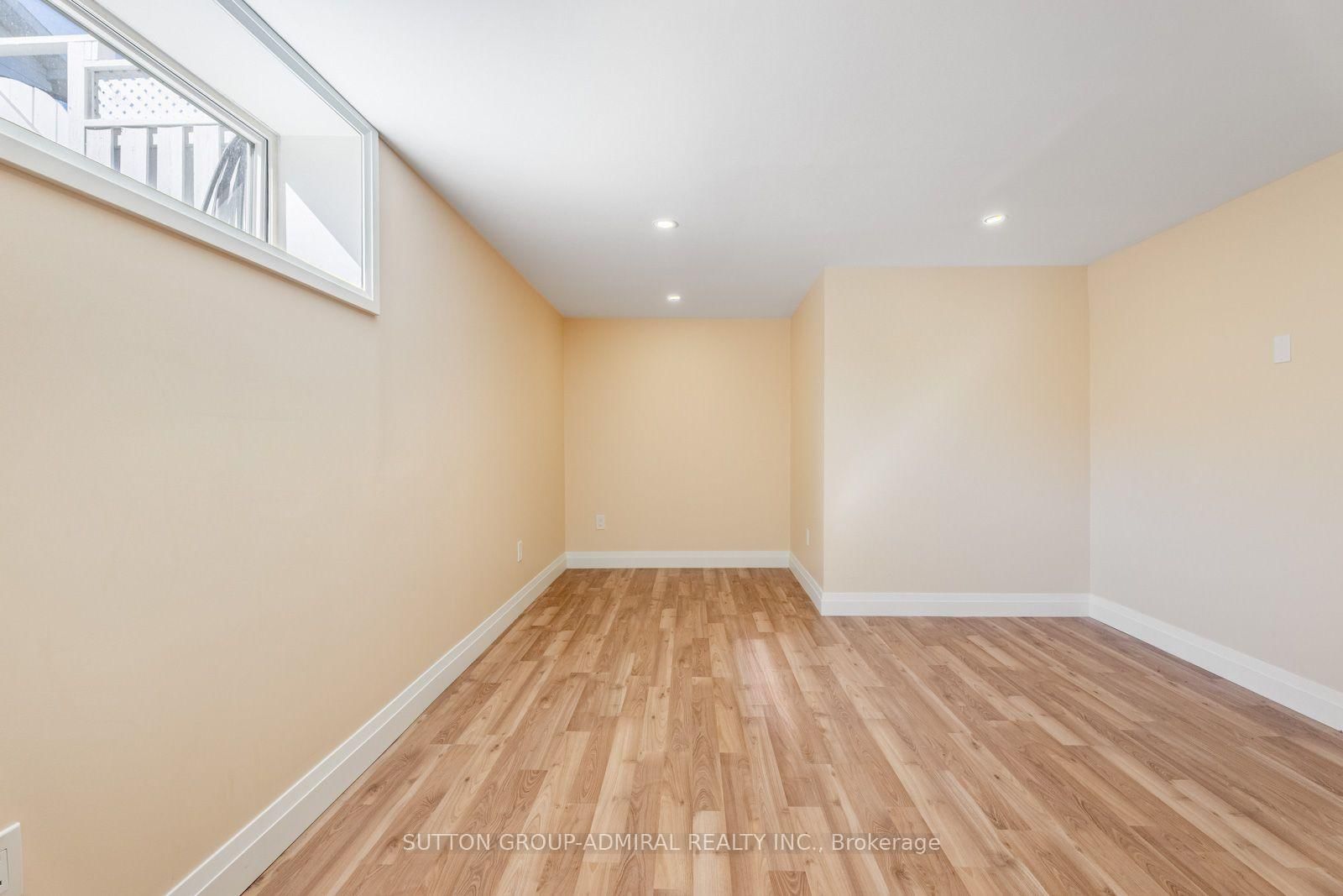 25 Rowallan Drive • Toronto, ON photo 32