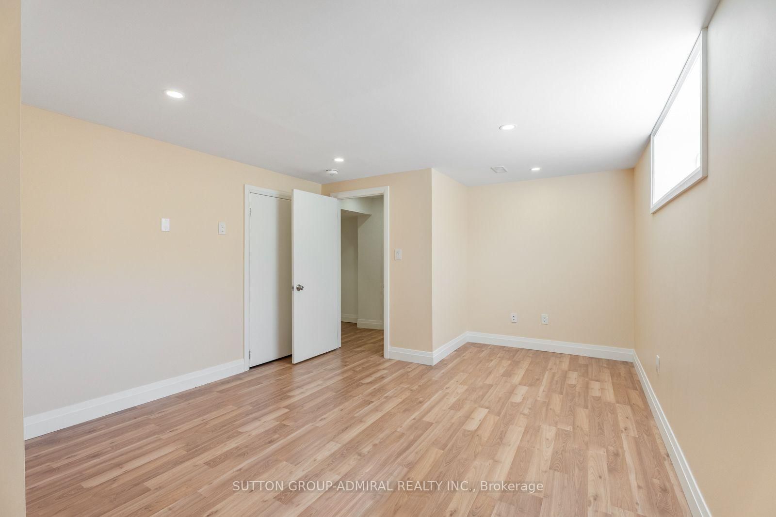 25 Rowallan Drive • Toronto, ON photo 33
