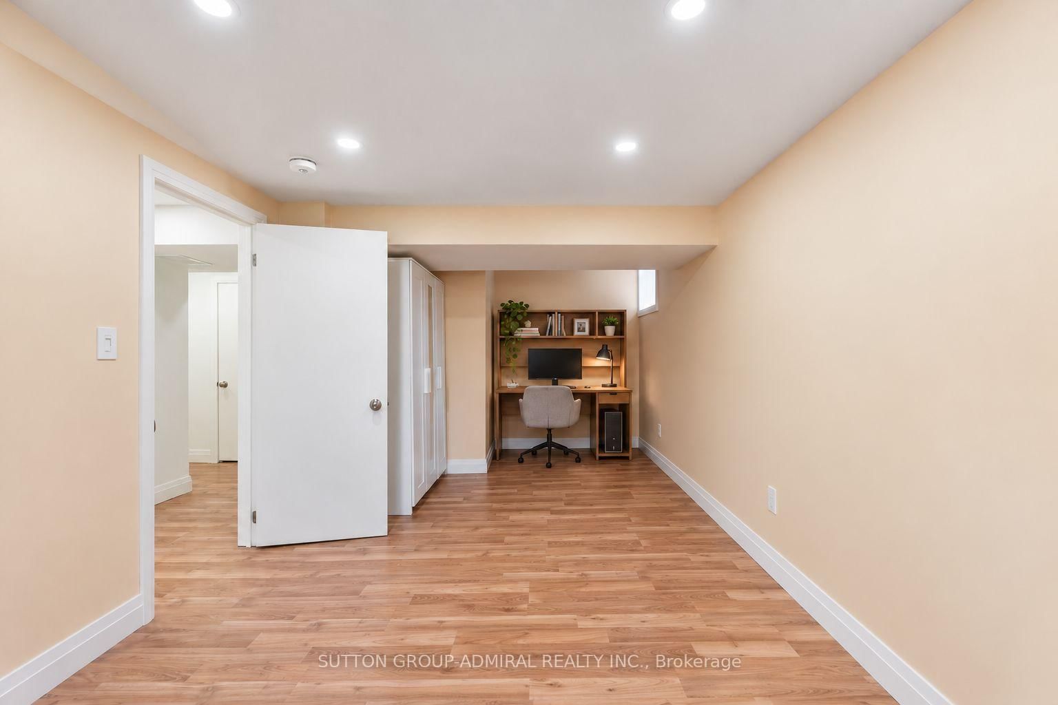 25 Rowallan Drive • Toronto, ON photo 35
