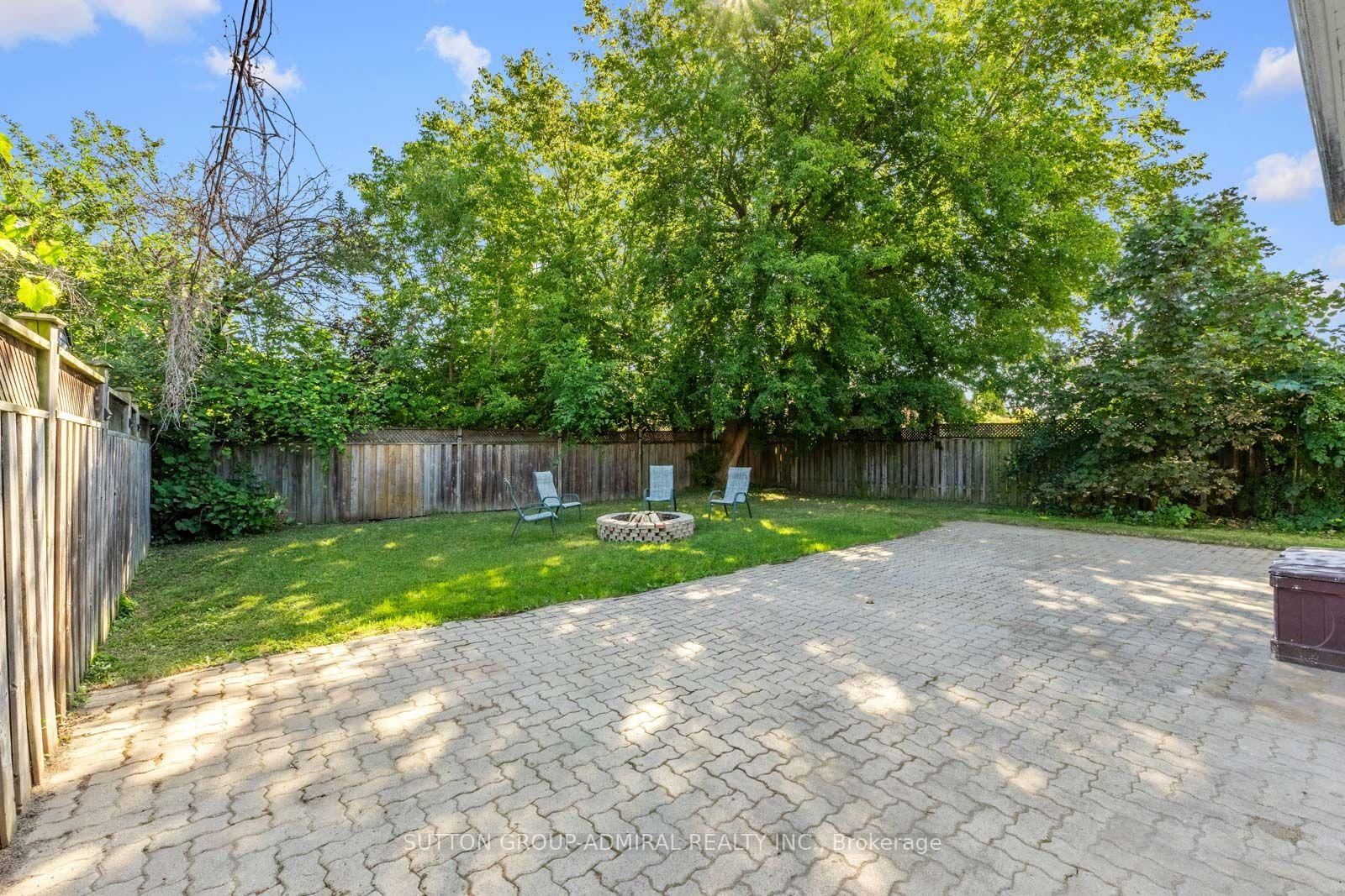 25 Rowallan Drive • Toronto, ON photo 38