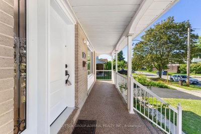 25 Rowallan Drive • Toronto, ON photo 4