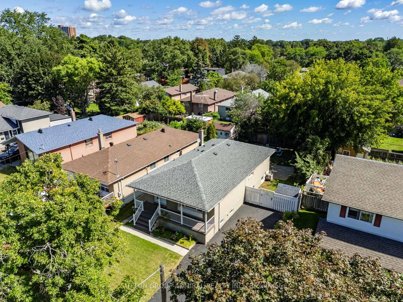25 Rowallan Drive • Toronto, ON photo 42