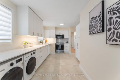 25 Rowallan Drive • Toronto, ON photo 5