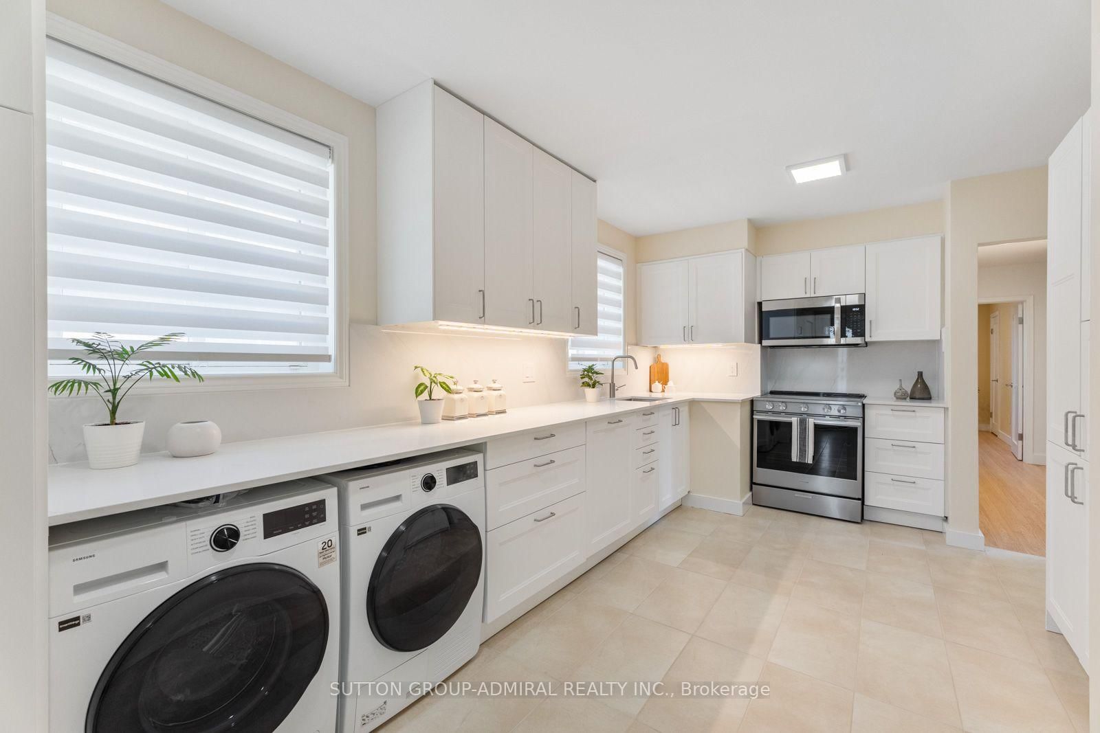 25 Rowallan Drive • Toronto, ON photo 6
