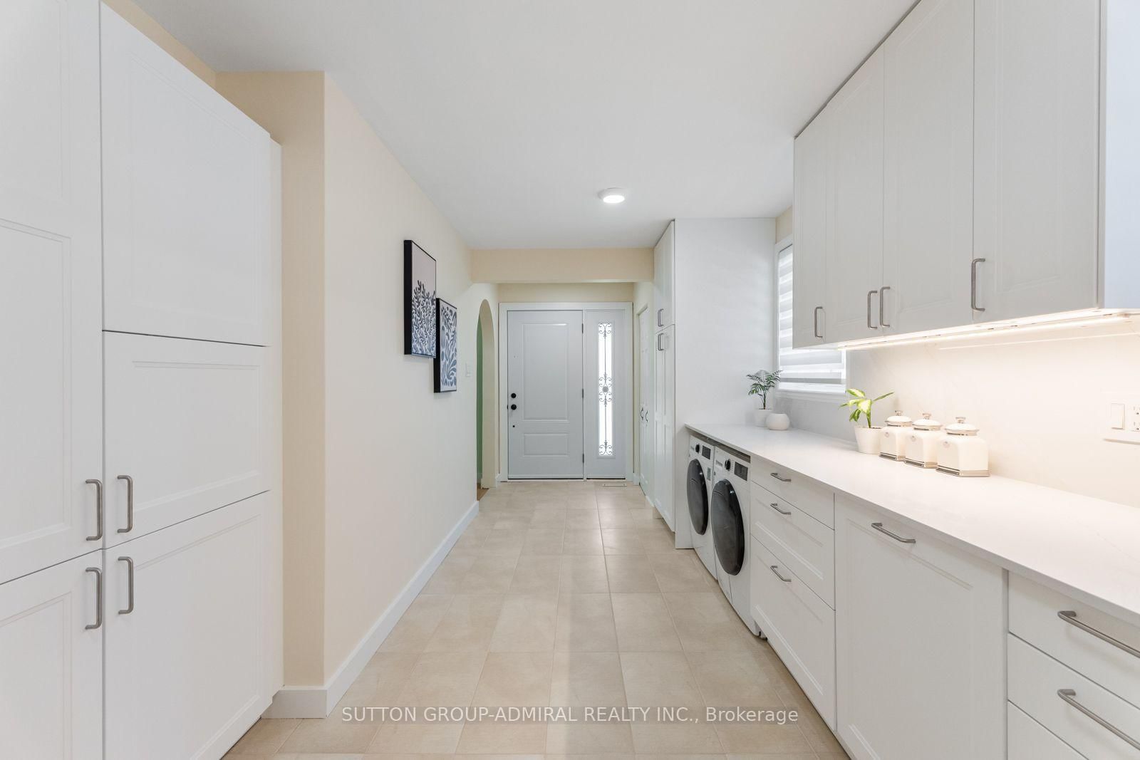 25 Rowallan Drive • Toronto, ON photo 7