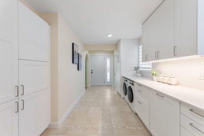 25 Rowallan Drive • Toronto, ON photo 7