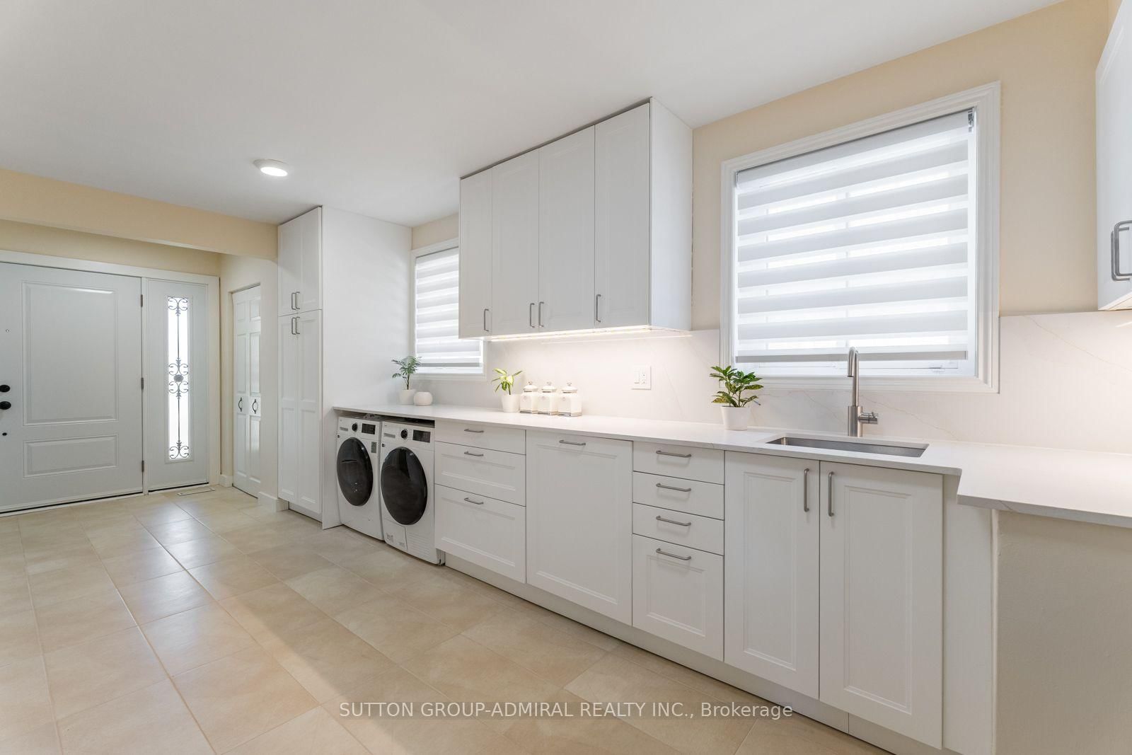 25 Rowallan Drive • Toronto, ON photo 8