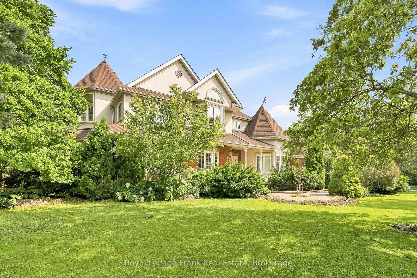 2 Wilson House Drive • Whitby, ON photo 1