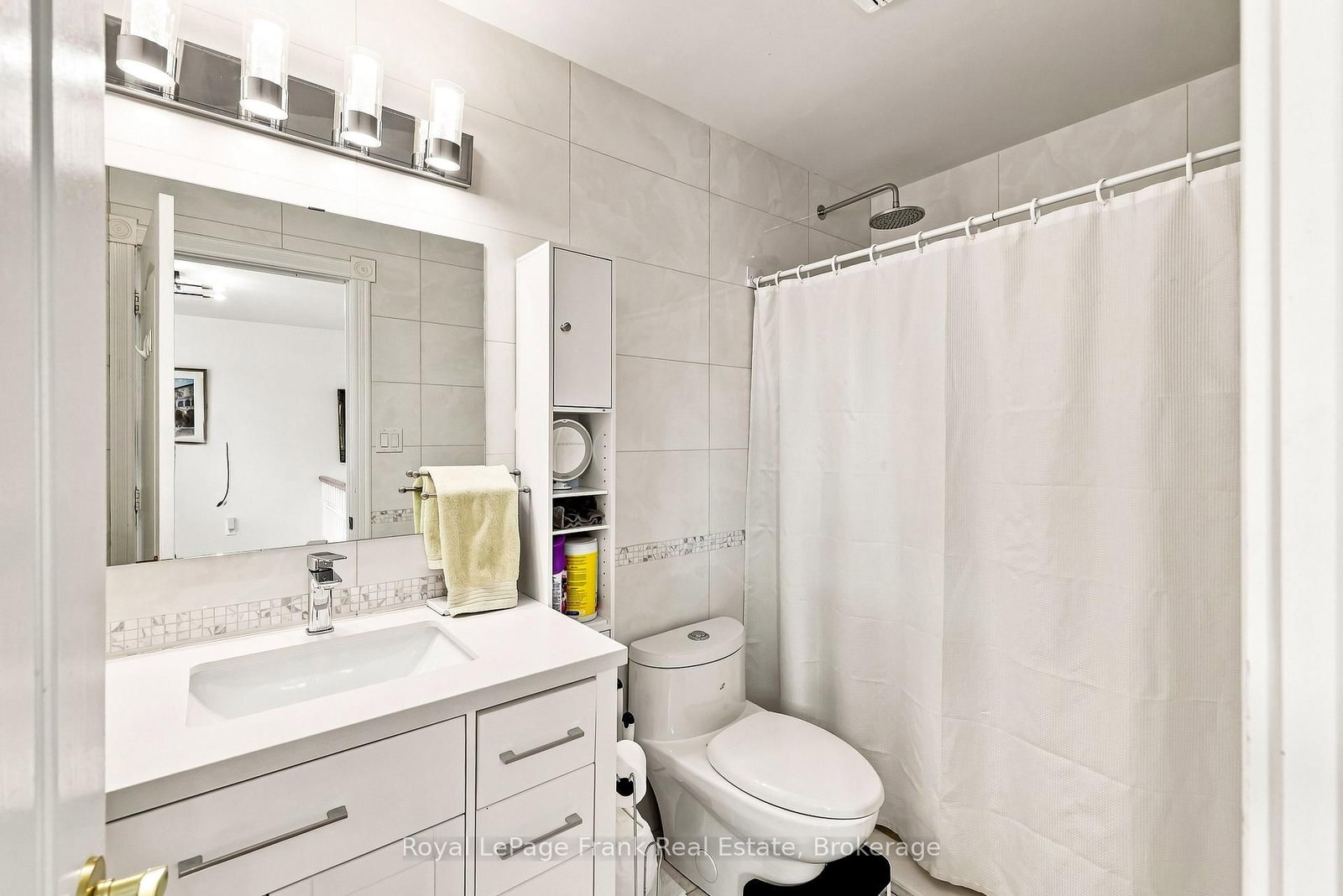 2 Wilson House Drive • Whitby, ON photo 18