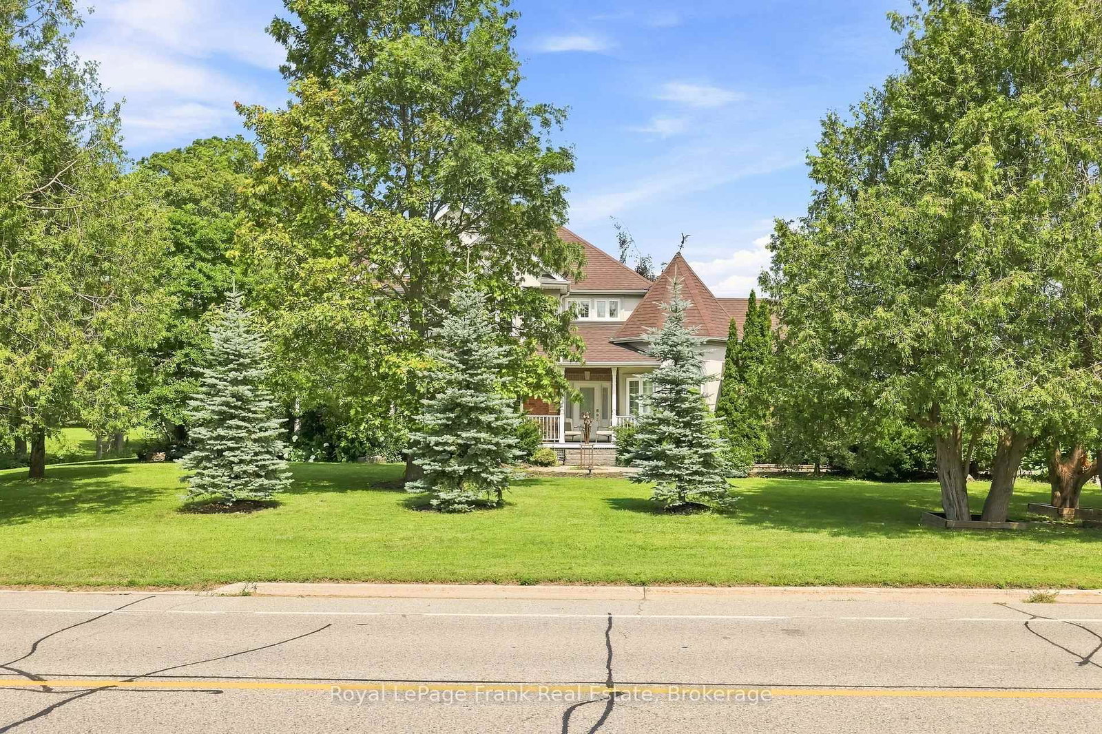 2 Wilson House Drive • Whitby, ON photo 2