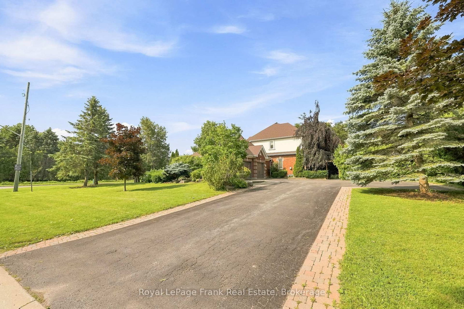 2 Wilson House Drive • Whitby, ON photo 3