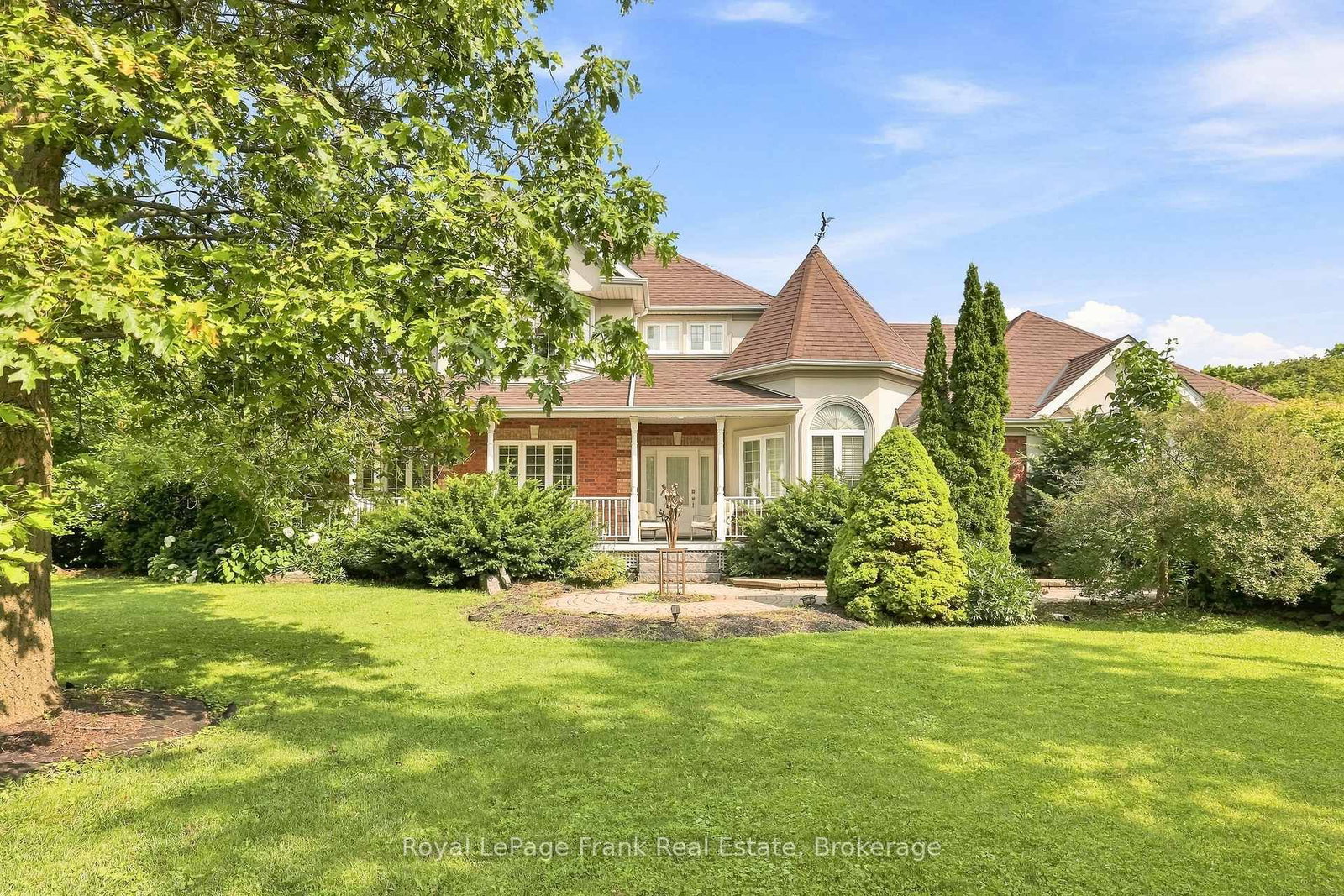 2 Wilson House Drive • Whitby, ON photo 4