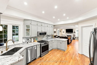 2 Wilson House Drive • Whitby, ON photo 9