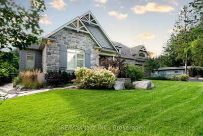 54 Ward Street • Whitby, ON photo 2