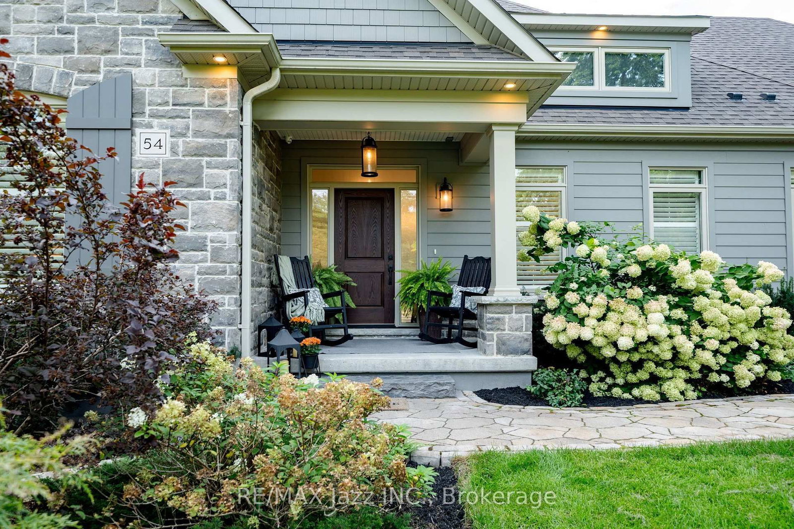 54 Ward Street • Whitby, ON photo 3