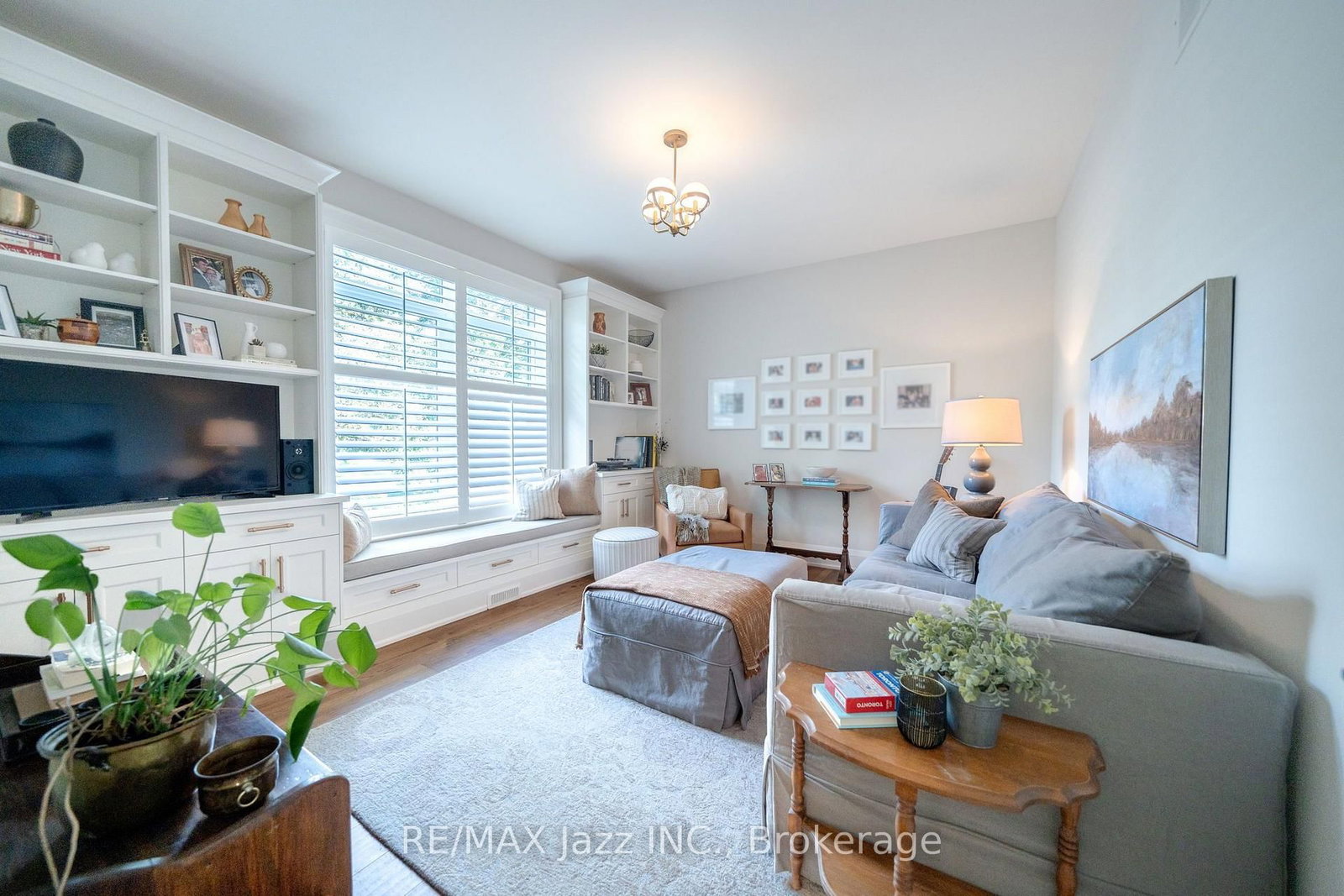 54 Ward Street • Whitby, ON photo 4