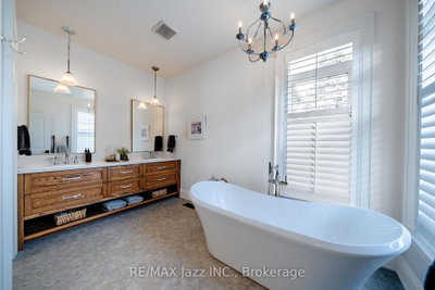54 Ward Street • Whitby, ON photo 6