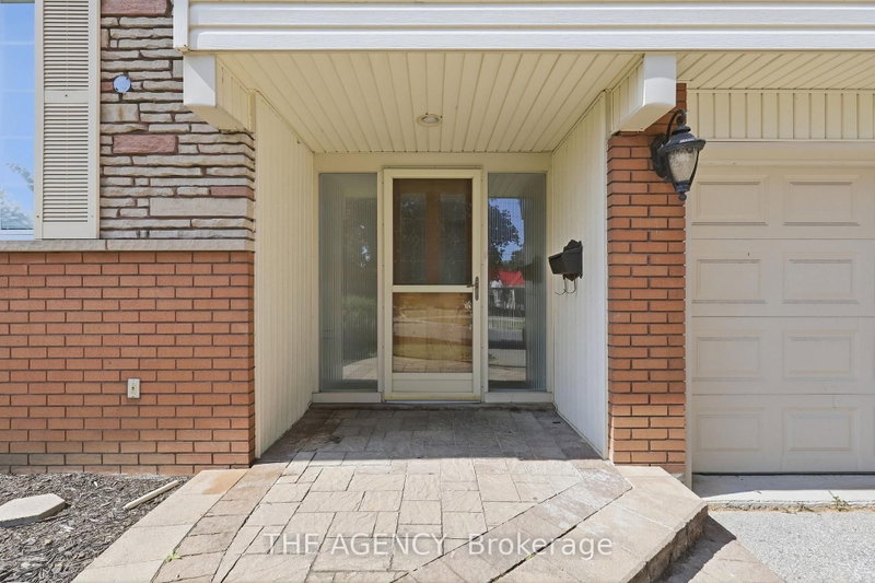 364 Adelaide Avenue E