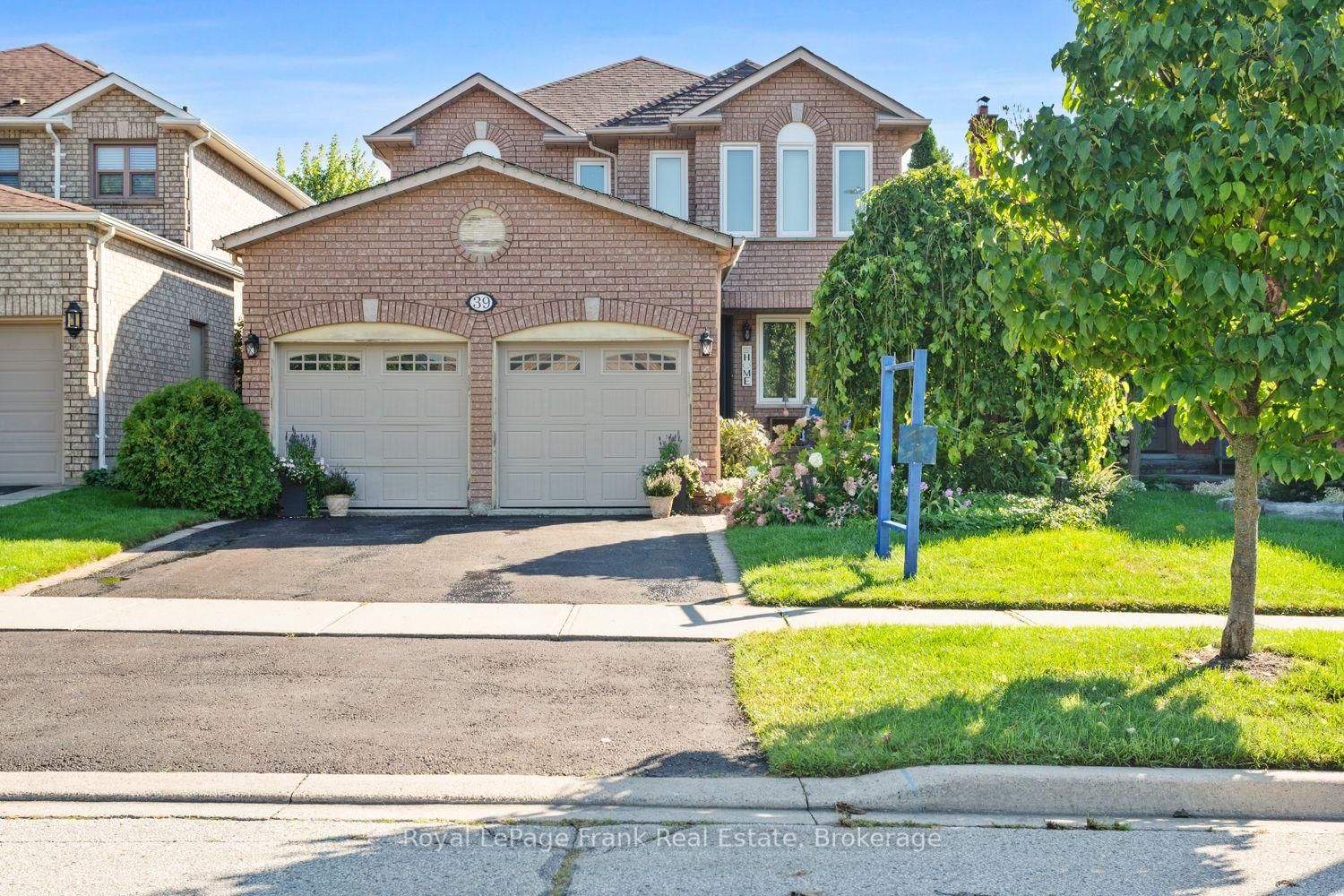 39 Mcivor Street • Whitby, ON photo 1
