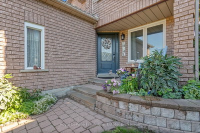 39 Mcivor Street • Whitby, ON photo 2