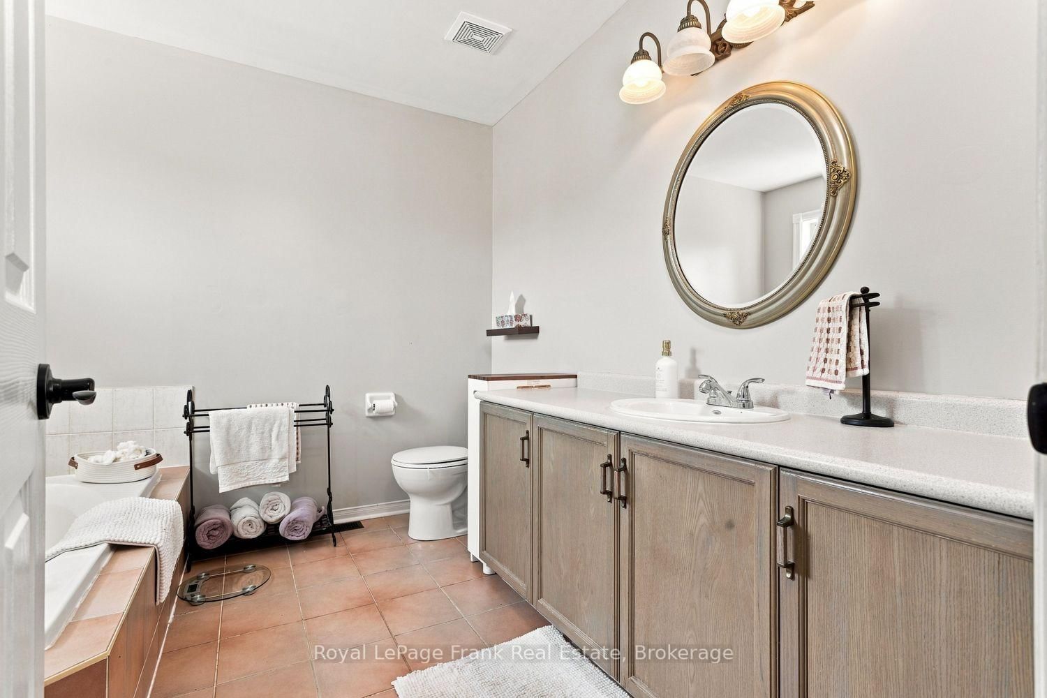 39 Mcivor Street • Whitby, ON photo 24