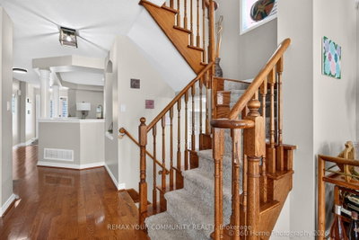 1614 Avonmore Square • Pickering, ON photo 8