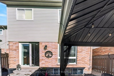 1614 Avonmore Square • Pickering, ON photo 9