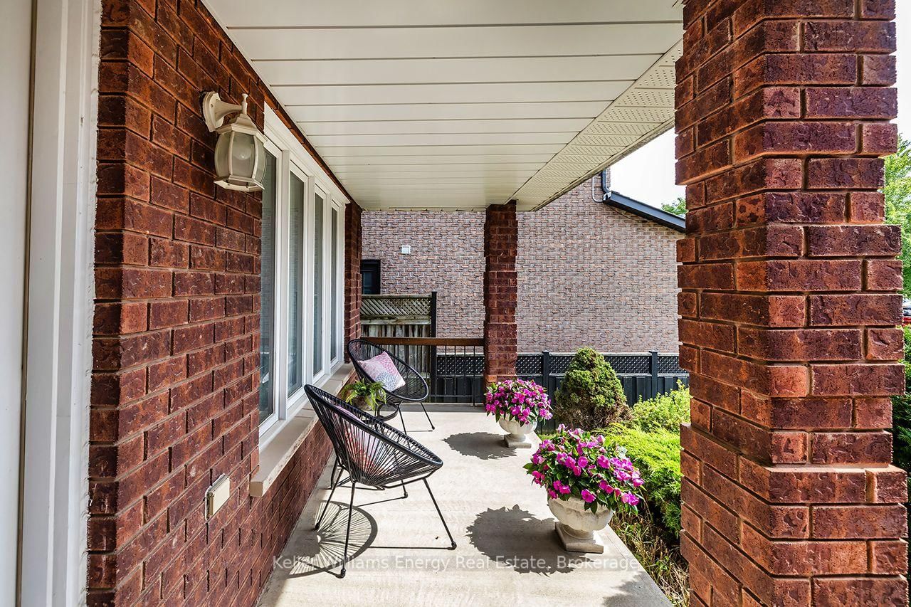 75 Waverly Street N • Oshawa, ON photo 3