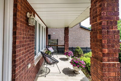 75 Waverly Street N • Oshawa, ON photo 3
