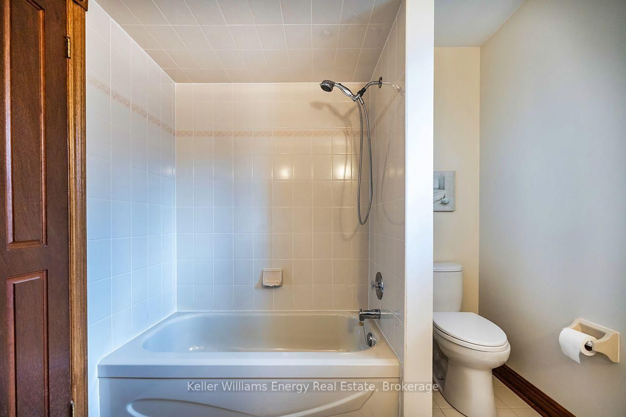 75 Waverly Street N • Oshawa, ON photo 38