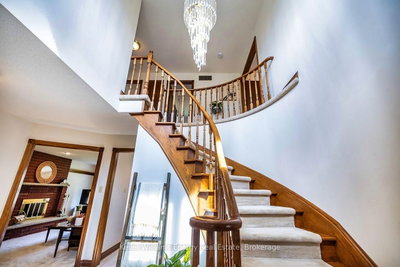 75 Waverly Street N • Oshawa, ON photo 5