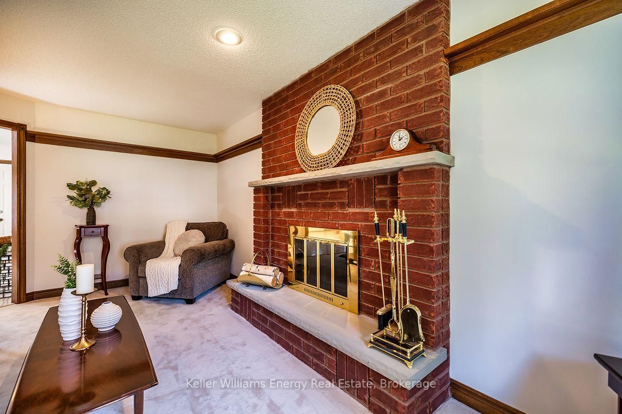 75 Waverly Street N • Oshawa, ON photo 8