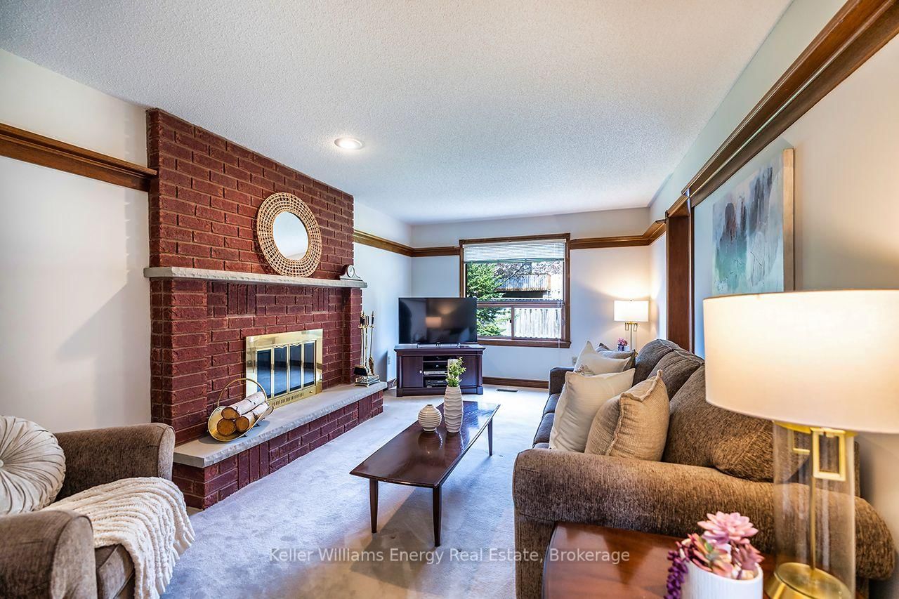 75 Waverly Street N • Oshawa, ON photo 9