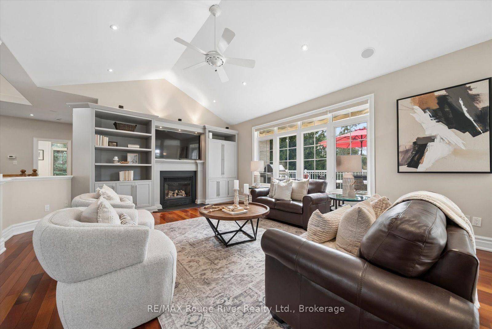26 Hanover Court • Whitby, ON photo 10