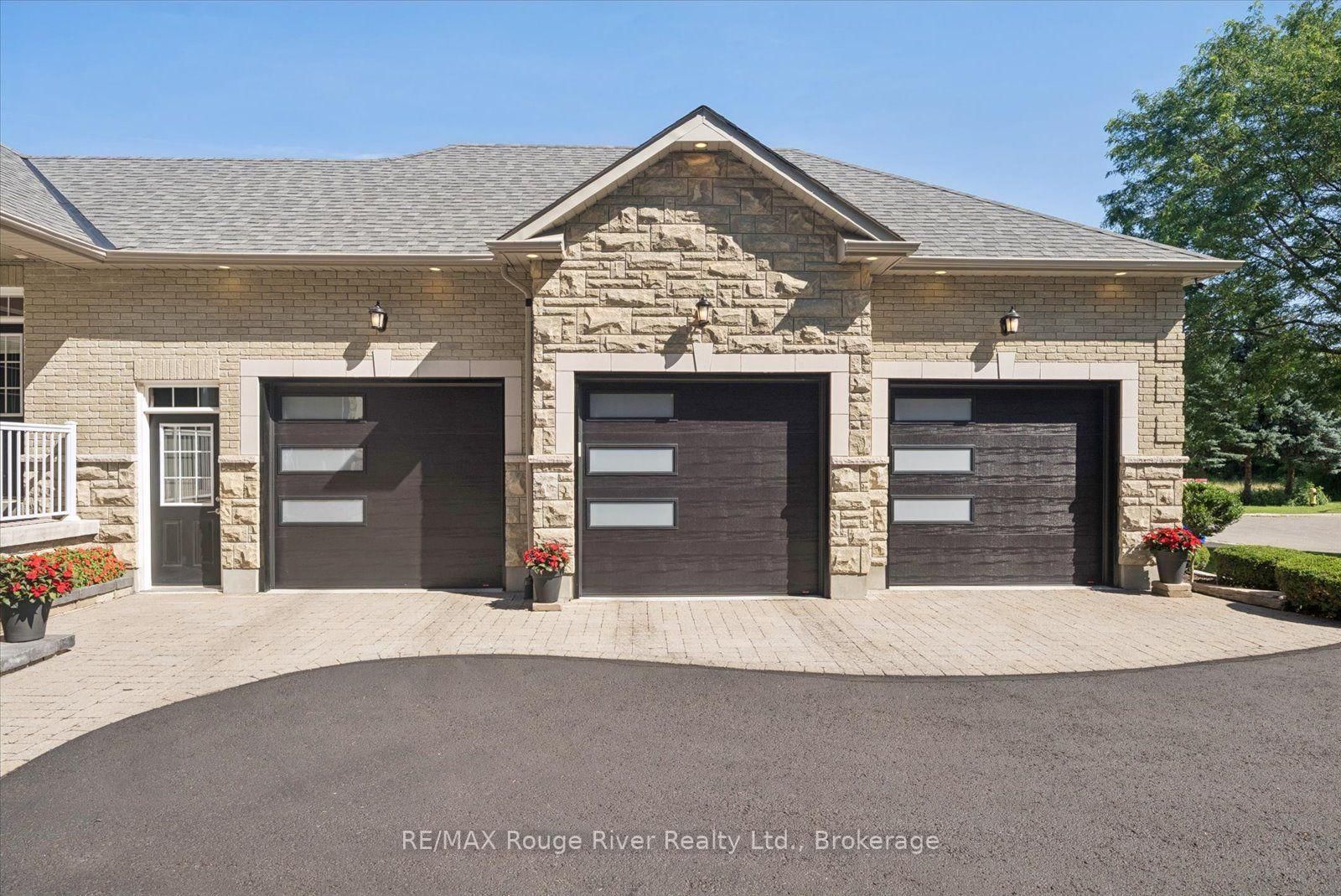 26 Hanover Court • Whitby, ON photo 4