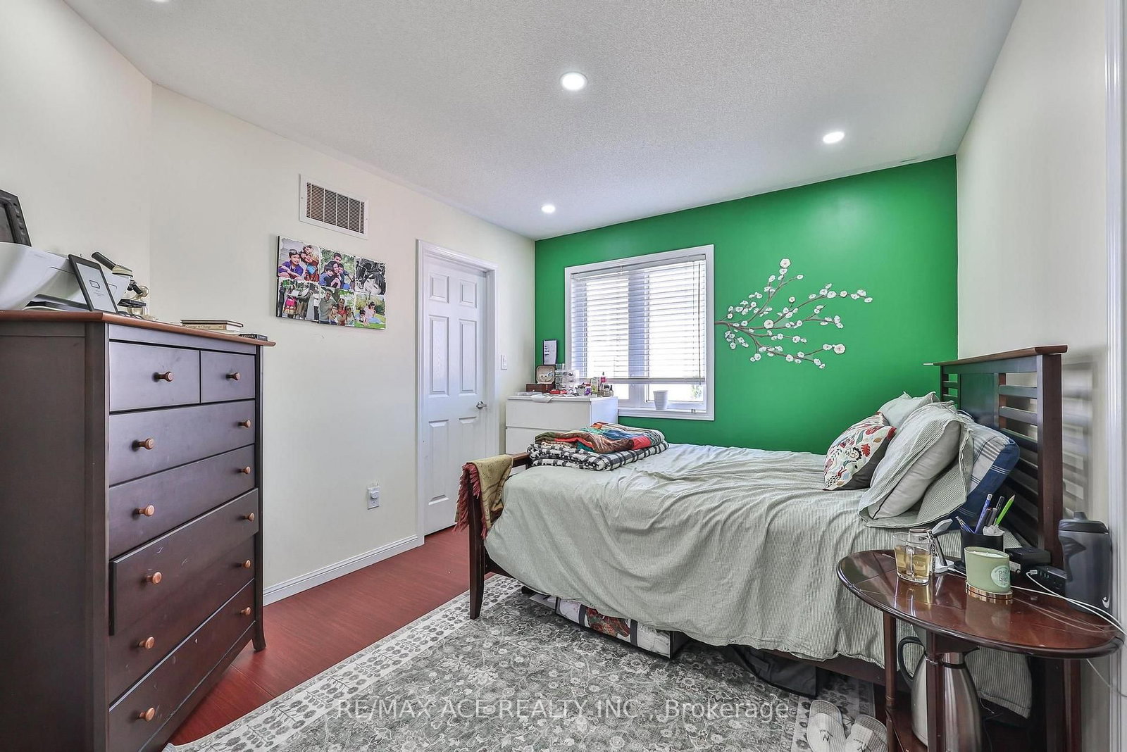 1819 Misthollow Drive • Pickering, ON photo 12
