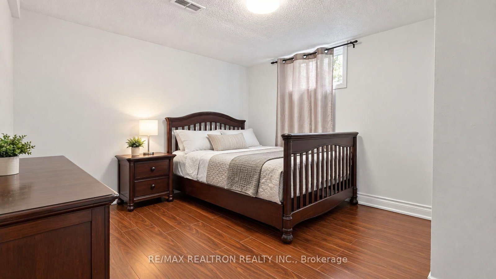 82 Ranstone Gardens • Toronto, ON photo 13