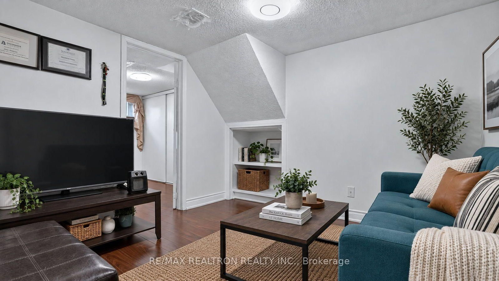 82 Ranstone Gardens • Toronto, ON photo 16