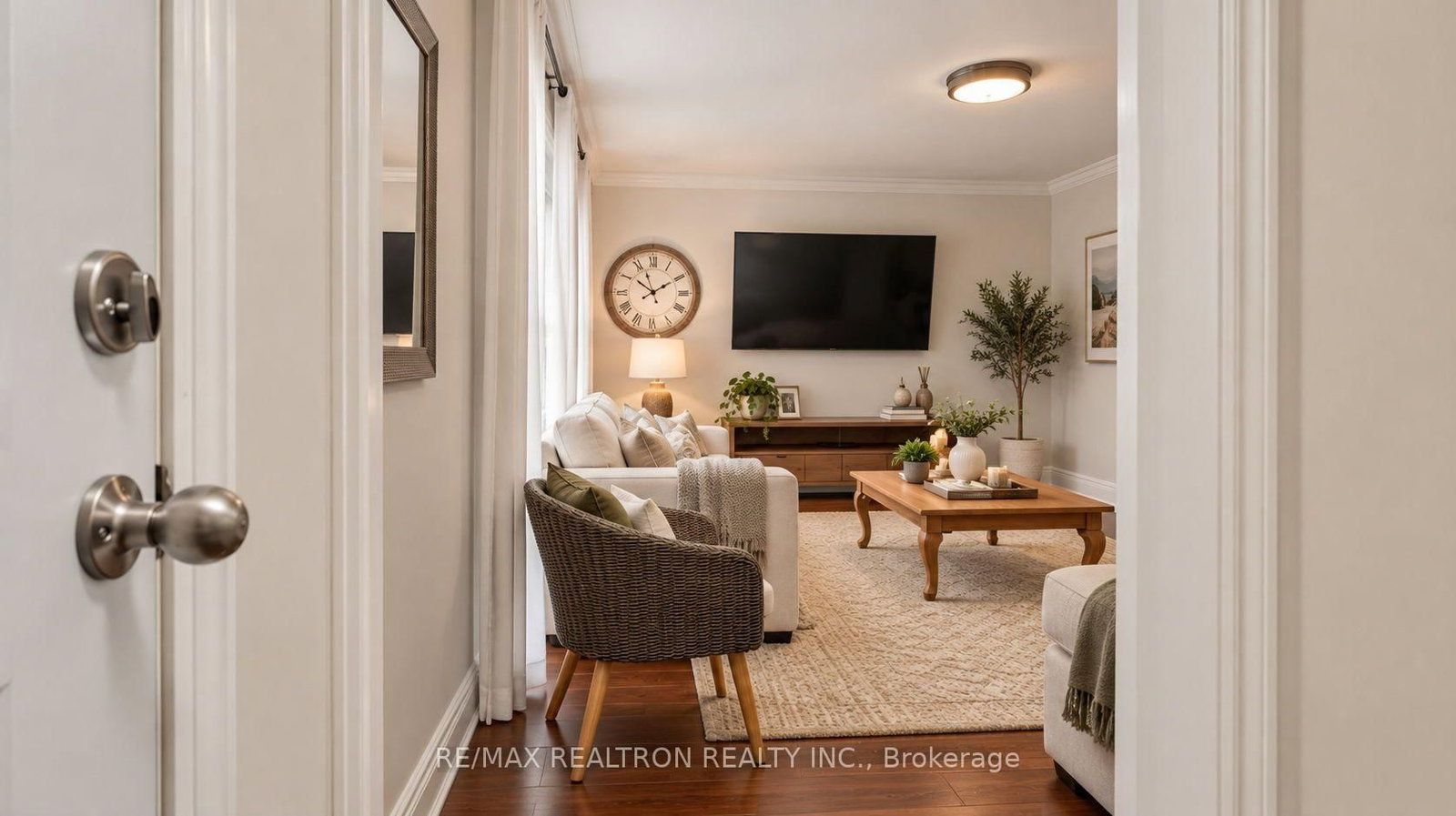 82 Ranstone Gardens • Toronto, ON photo 4