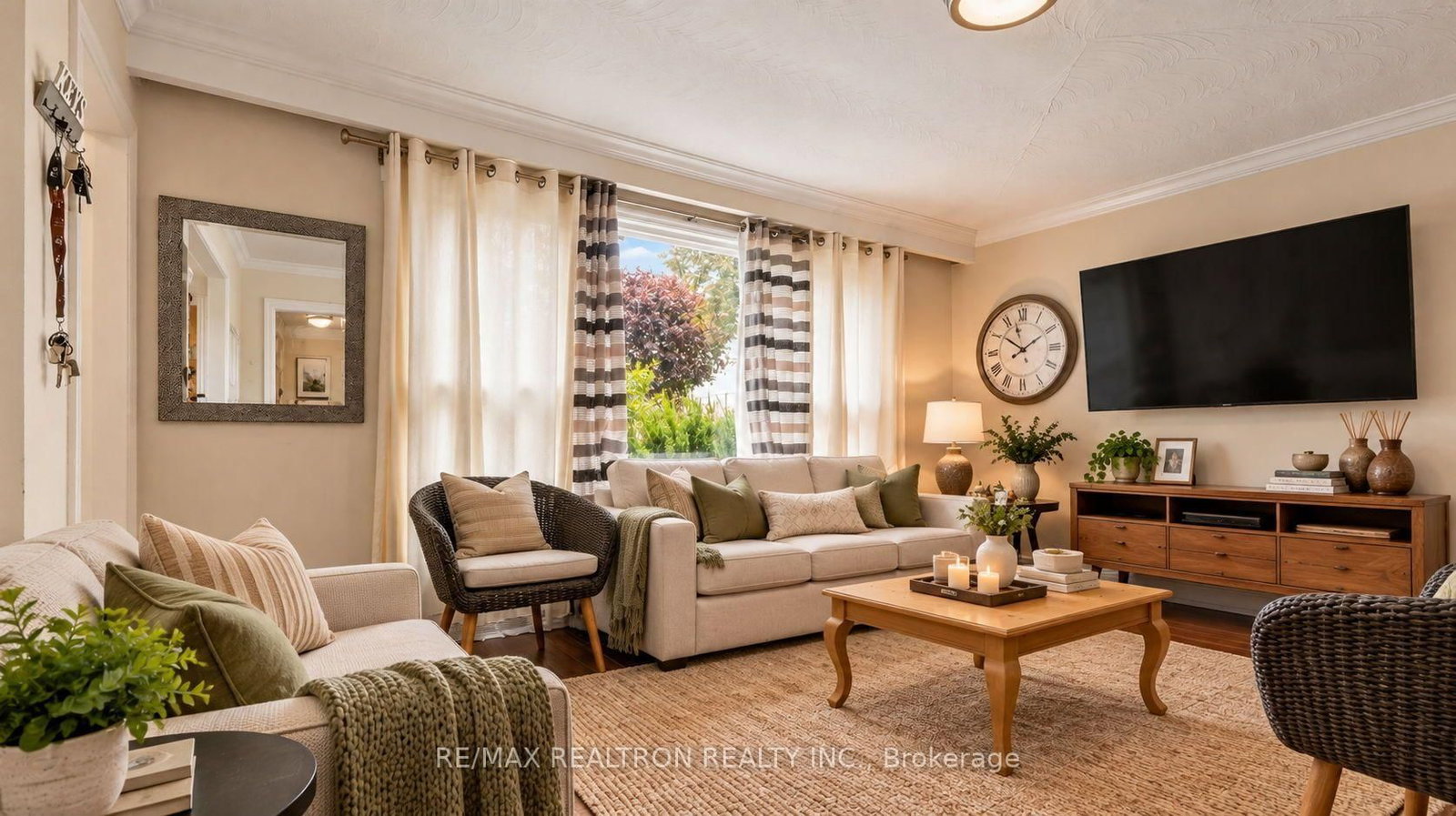82 Ranstone Gardens • Toronto, ON photo 6