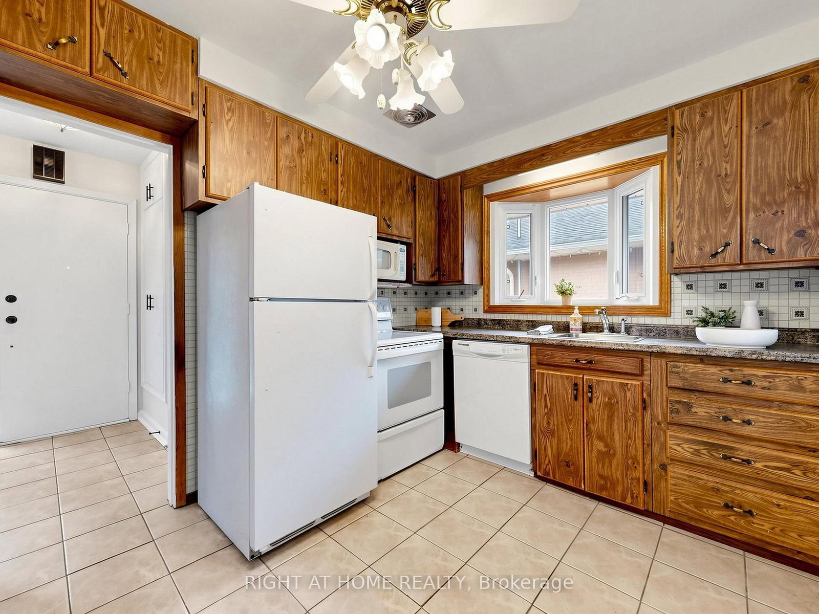 36 Joanna Drive E • Toronto, ON photo 9