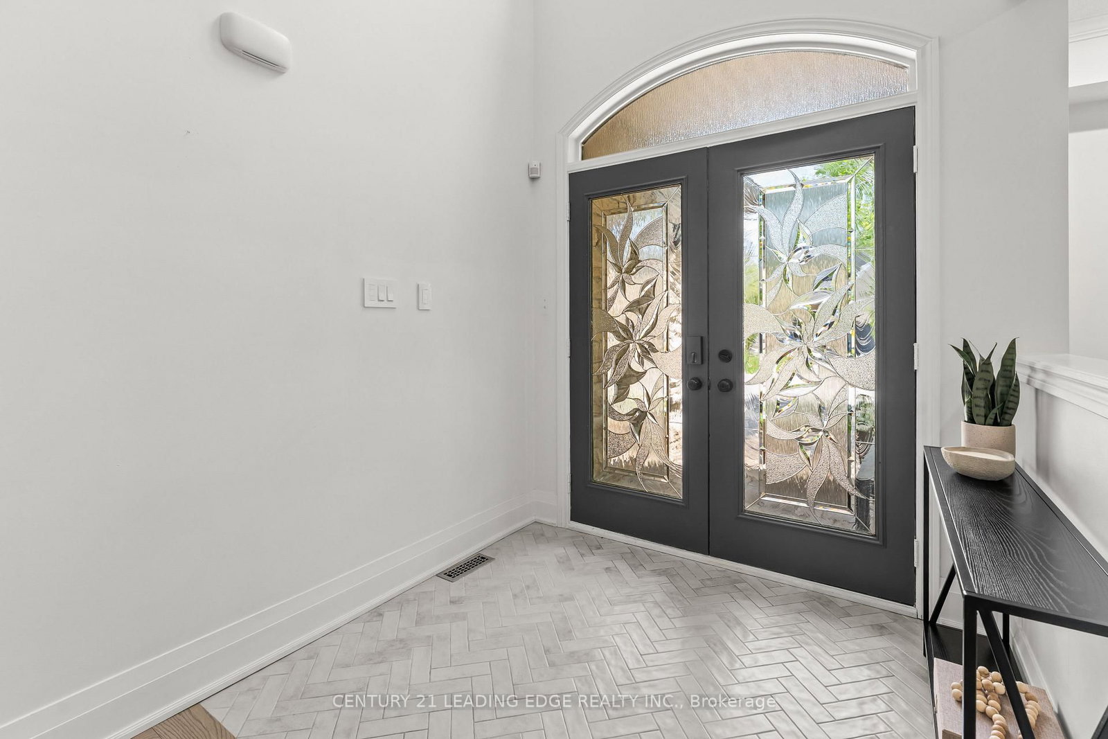 106 Mackey Drive • Whitby, ON photo 5