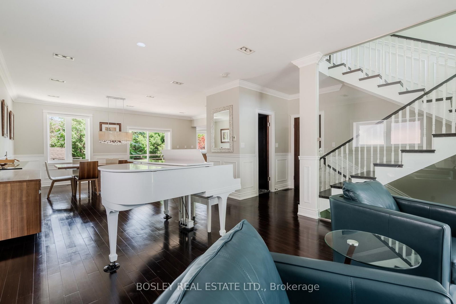 1599 Woodbine Heights Boulevard • Toronto, ON photo 9