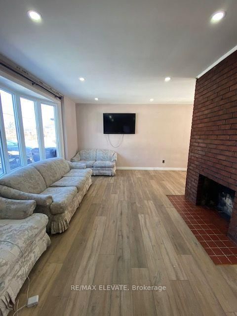 39 Cornwallis Drive, Toronto 4