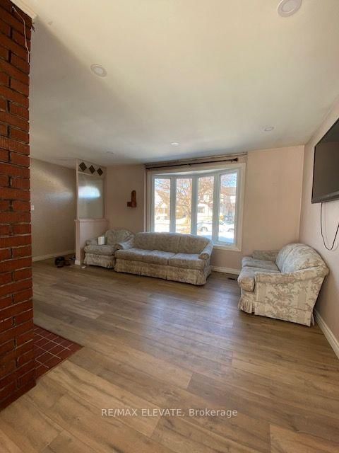 39 Cornwallis Drive, Toronto 5