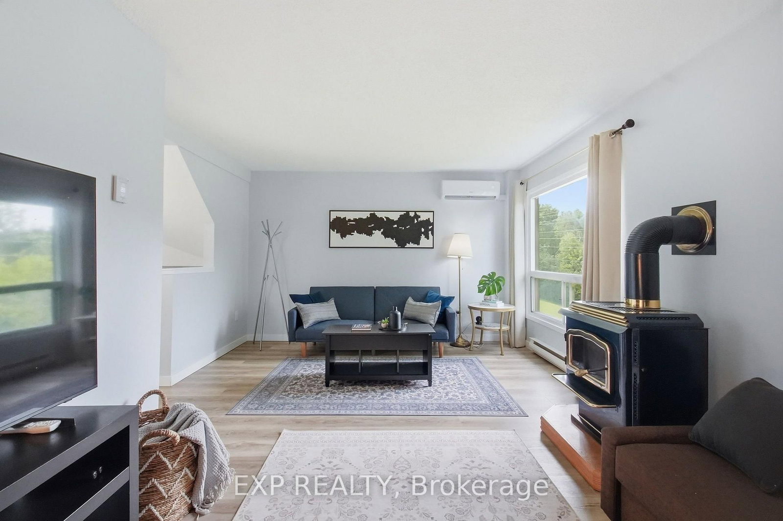 64 Parklane Circle • Clarington, ON photo 12